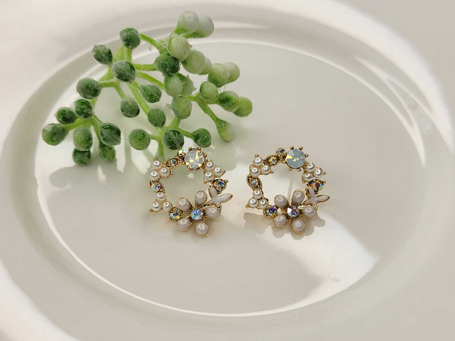 Circle Floral Post Earrings